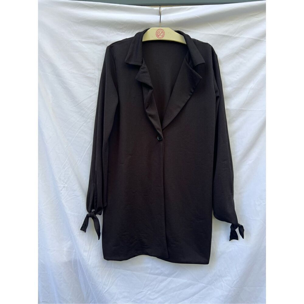 Boohoo Black Top Woman’s Size 6